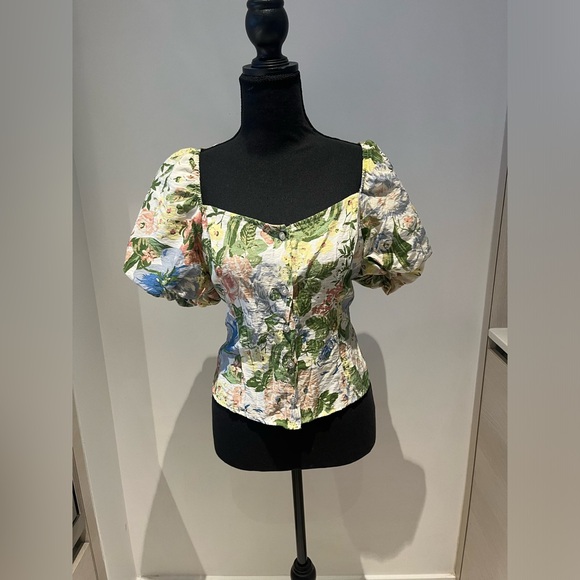 Size 6 Ruffled Sleeved Button Down Top - Picture 2 of 6